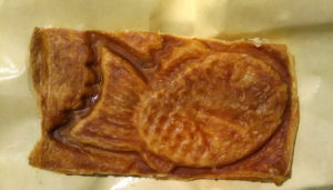 三井アウトレット入間に期間限定で出店していた『デニクロたい焼き』で購入した『デニクロたい焼きあんこ味』を撮影した画像