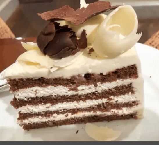 HERBS(ハーブス)ルミネ池袋店で購入した『ブラック＆ホワイトチョコレートケーキ』を撮影した画像