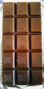 業務スーパーで購入した『ドイツ産ミルクチョコレート』を開封して撮影した画像