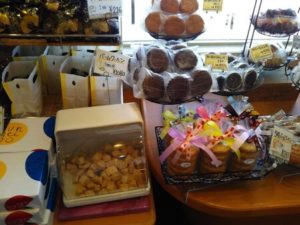 文明堂武蔵村山工場内にある壹番館の洋菓子コーナー（焼き菓子類）を撮影した写真