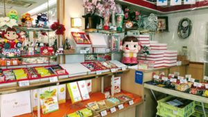 不二家飯能川寺店のギフト用品コーナーを撮影した写真2枚目